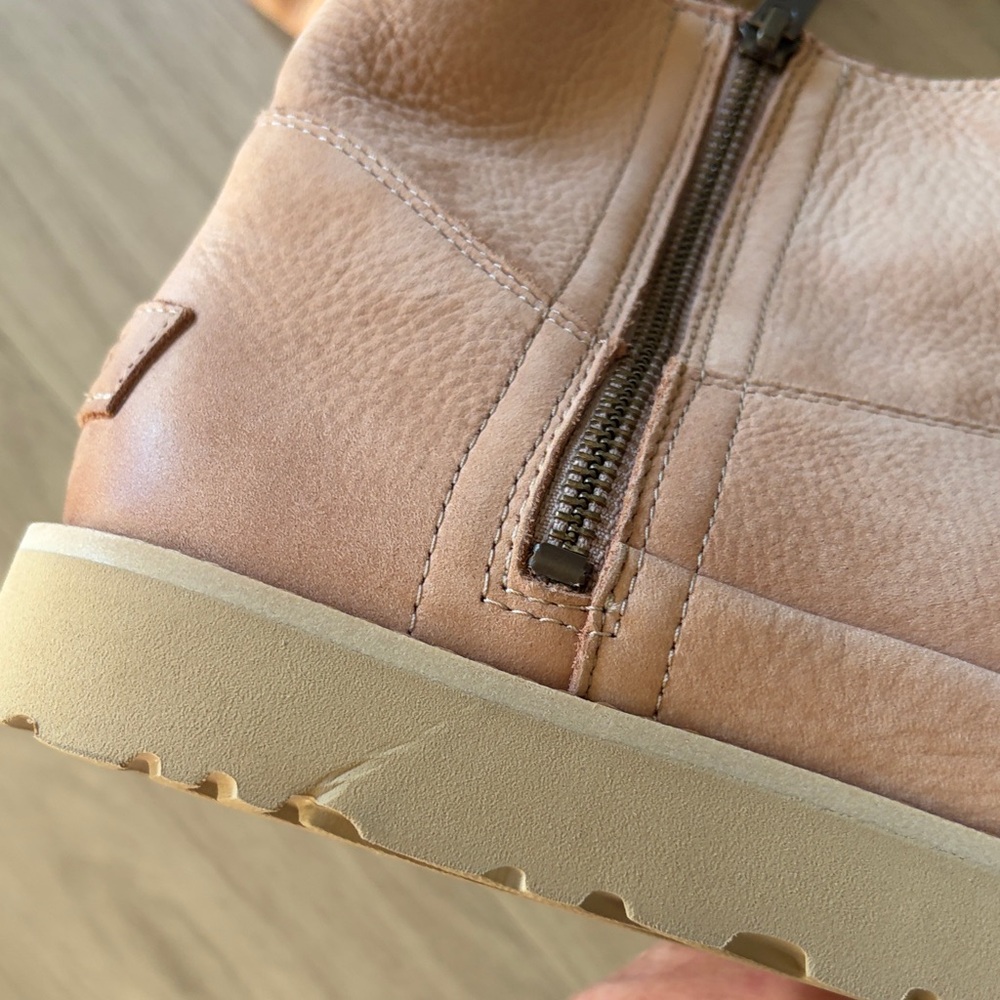 UGG Women's Tan Ankle Boots NWOT - Picture 7 of 12